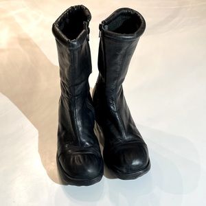 John Fluevog low black leather zip up boot. Size 8